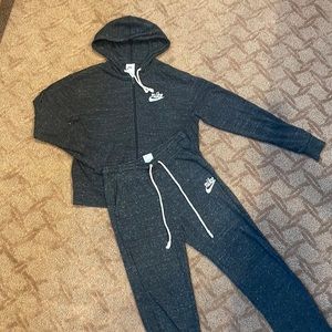 Womens Nike jogger set.  Size Small.